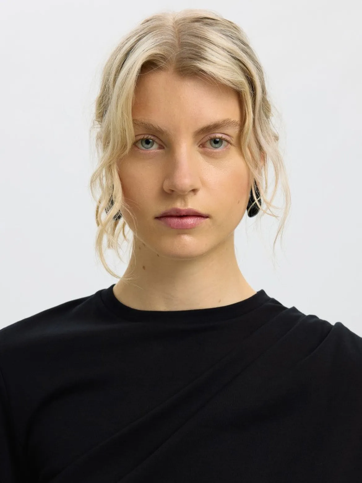 Selected Femme naisten T-paita Taj Light Twist Tee, Black
