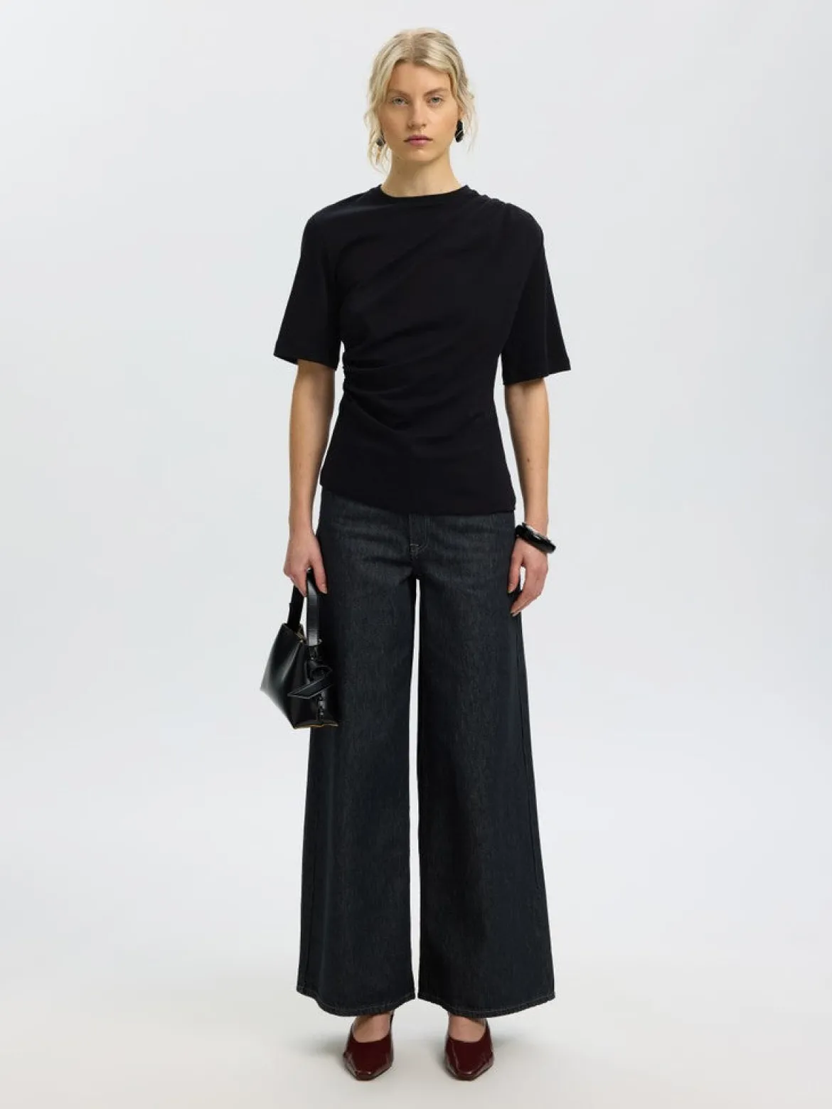 Selected Femme naisten T-paita Taj Light Twist Tee, Black