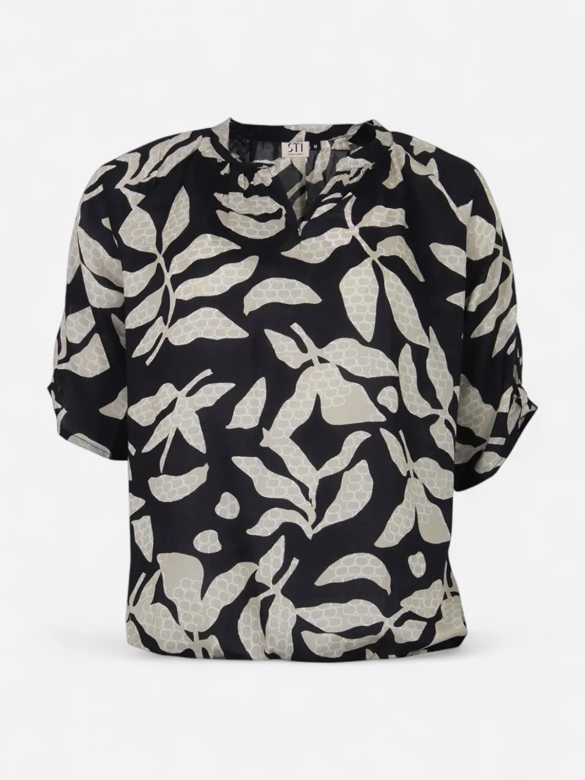 S.T.I pusero Kade Blouse, musta kuosi