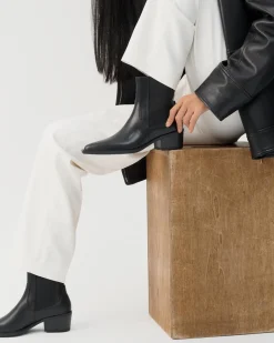Vagabond naisten nilkkurit Kelsey Pointed Toe Chelsea Ankle Boot, musta