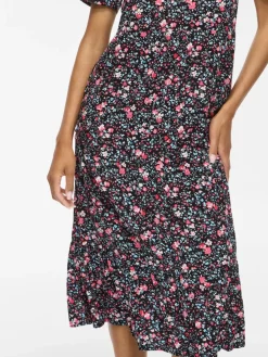 Vila mekko Vipaddina, Black Pink/Blue Flow