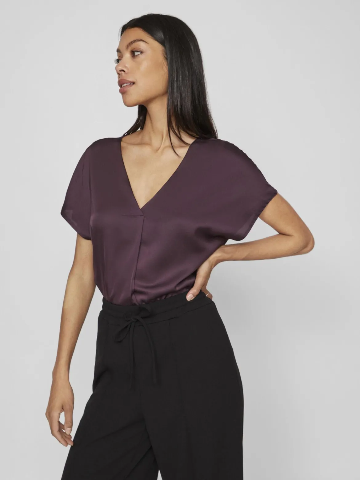 Vila naisten satiinitoppi, VIELLETTE V-NECK S/S SATIN TOP Viininpunainen