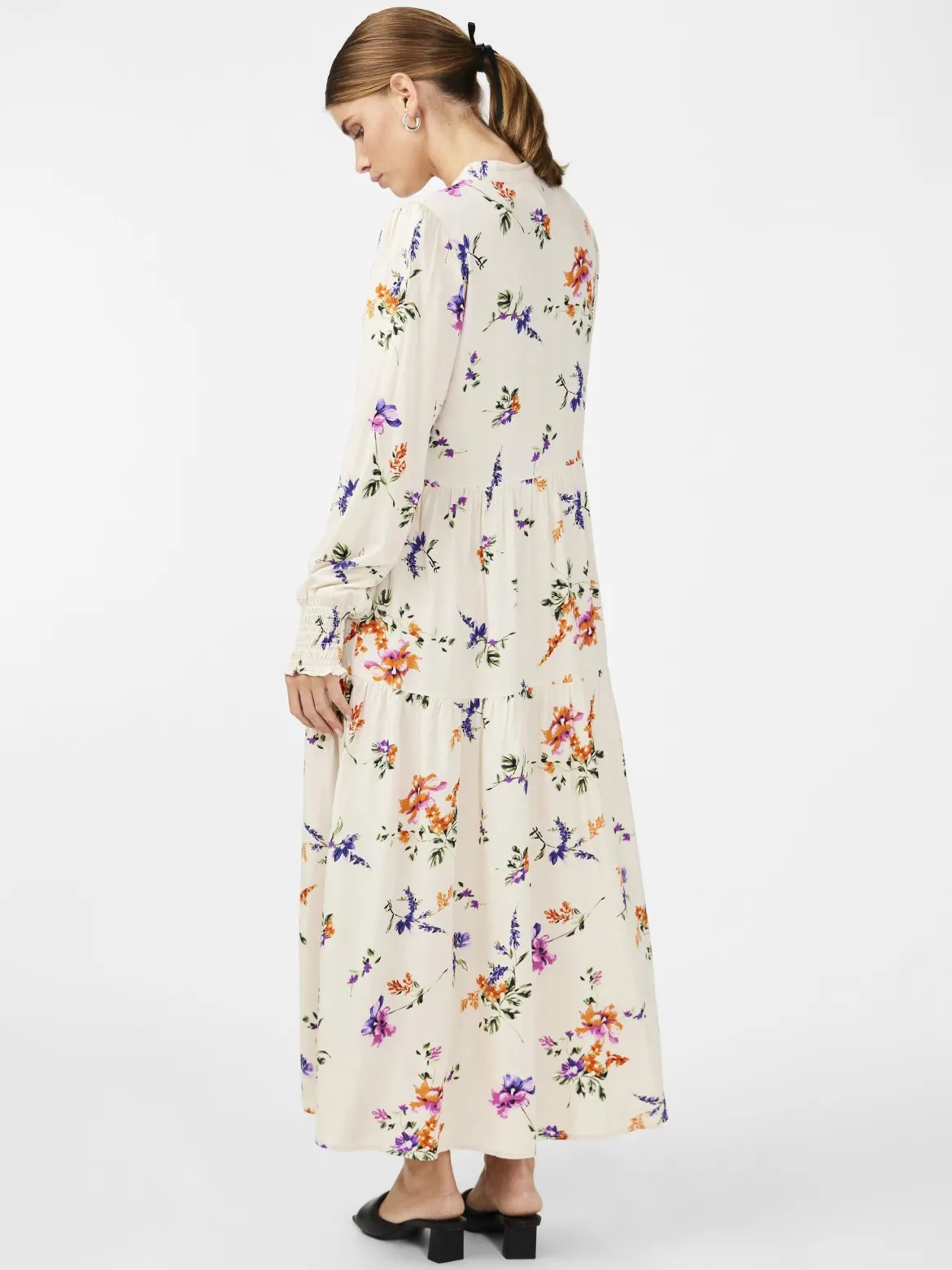 Y.A.S naisten mekko, YASASINA LS LONG SHIRT DRESS Valkopohjainen Kuosi